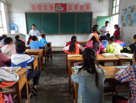 天水广播电视台携手甘肃建投地产 点燃天水万名贫困儿童缤纷的梦想