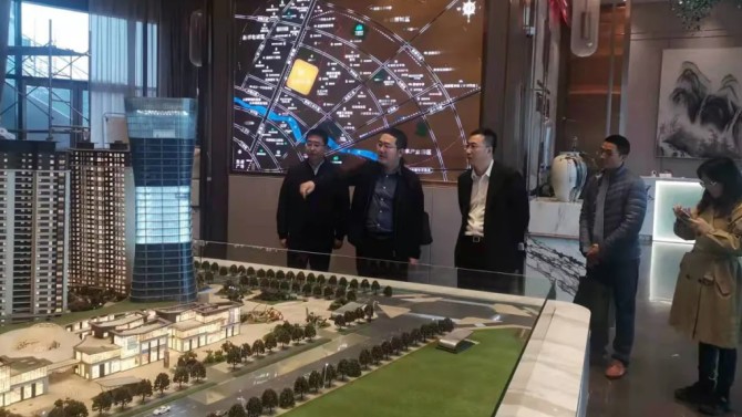 新都区副区长贺凯丰带队调研百郦锦城项目