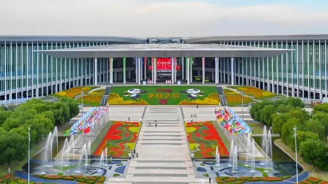 华东片区党支部组织参观第八届中国国际进口博览会